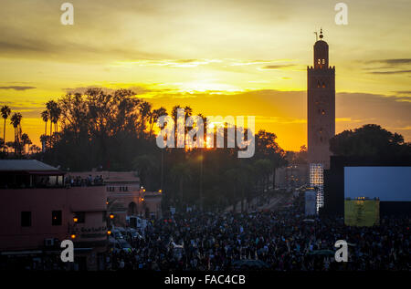 Coucher de soleil sur la place Jemaa el-Fnaa et Koutoubia à Marrakech Banque D'Images