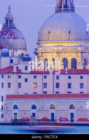 Punta della Dogana et Basilica di Santa Maria della Salute, Venise Banque D'Images