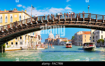 Pont de l'Accademia sur Grand Canal (Canal Grande), Venise, Vénétie, Italie Banque D'Images