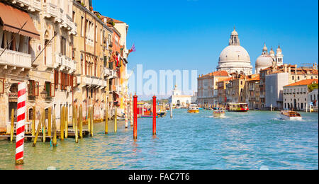 Canal Grande (Grand Canal), Basilique Santa Maria della Salute, Venise, Vénétie, Italie, l'UNESCO Banque D'Images