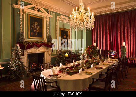 Royaume-uni, Angleterre, Cheshire, Knutsford, Tatton Hall, décorations de Noël dans la salle à manger Banque D'Images