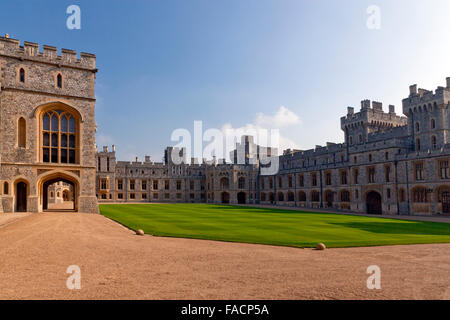 Le visiteur (à droite) et des appartements privés (centre) au château de Windsor, Berkshire, England, UK Banque D'Images