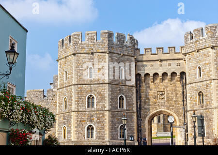 Le Henry VIII gate dans le quartier inférieur au château de Windsor, Berkshire, England, UK Banque D'Images