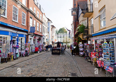 Une boutique dans rue piétonne, rue Church, Windsor, Berkshire, England, UK Banque D'Images