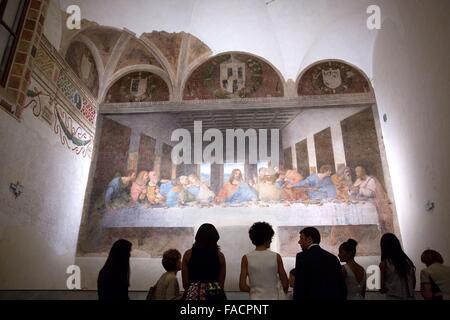 Première Dame Michelle Obama vues Leonardo da Vinci's 'La Cène' avec le premier ministre Matteo Renzi, épouse Agnese Landini et leurs familles à l'église de Santa Maria delle Grazie, 18 juin 2015 à Milan, Italie. Banque D'Images