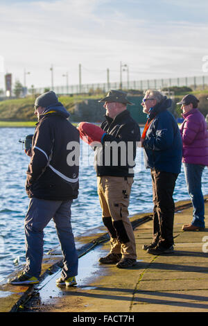 Southport, Merseyside, Royaume-Uni. Au cours de la semaine de Noël 2015 top radio control de skippers à travers le Royaume-Uni et l'Europe est descendu Southport Le Lac Marin pour participer à l'International un mètre (OIM) Championnats nationaux. Banque D'Images