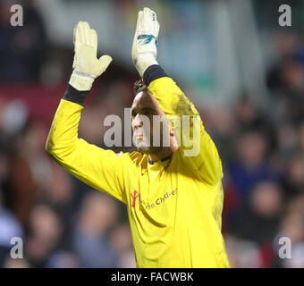 Stade de Murrayfield, Edinburgh, Ecosse. Dec 27, 2015. Scottish Premier League. Celtic contre coeur de Midlothian. Neil Alexander applaudit les fans © Plus Sport Action/Alamy Live News Banque D'Images