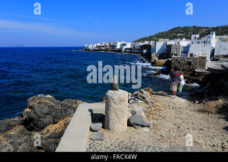 Vue d'été sur la ville de Mandraki, la capitale de Nisyros île volcanique, groupe d'îles du Dodécanèse, sud de la mer Égée, Grèce, Banque D'Images