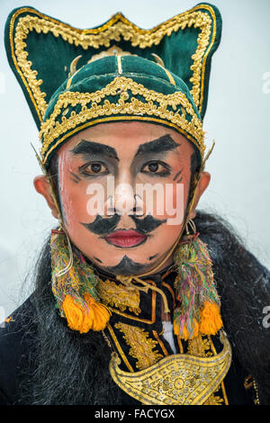 Portrait d'un danseur traditionnel au Palais du Sultan / Kraton, Yogyakarta, Java, Indonésie, Asie Banque D'Images