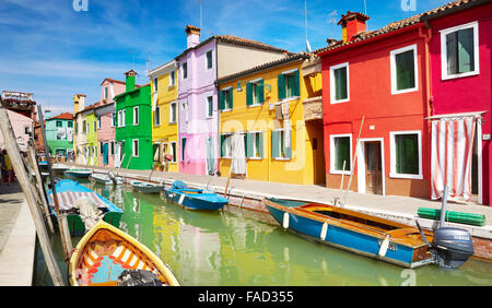 Maisons colorées de Burano dans Village près de Venise, Italie Banque D'Images