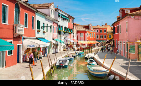 Maisons colorées de Burano île près de Venise, Italie Banque D'Images