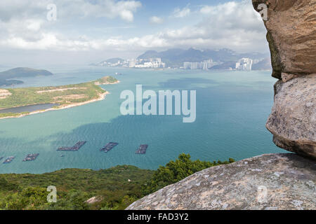 Vue du haut de la Ling Kok Shan Hill à l'île de Lamma à Hong Kong, Chine. Banque D'Images