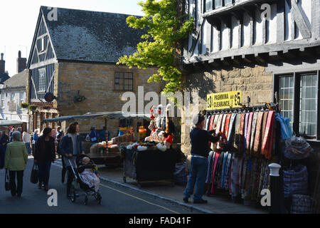 Pack lundi, rue, juste bon marché, Sherborne Dorset, Angleterre Banque D'Images