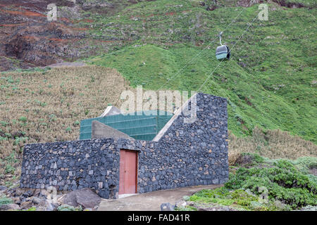 La station de téléphérique à Fajãs do Cabo Girão. Achadas da Cruz, à Madère Banque D'Images