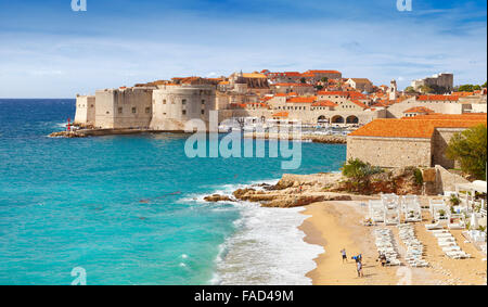 Dubrovnik, vue de port et plage de Dubrovnik, Croatie Banque D'Images