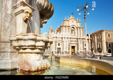 Catania - Fontaine de l'éléphant et de la cathédrale de Sant Agata, Sicile, Italie Banque D'Images