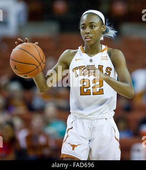 Austin, TX, USA. Dec 27, 2015. Texas longhorns Tasia Foman # 22 en action au cours de la Basket-ball match entre Sam Houston State au Frank Erwin Center à Austin, TX. © csm/Alamy Live News Banque D'Images