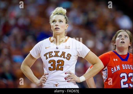 Austin, TX, USA. Dec 27, 2015. Texas longhorns Brady Sanders # 32 en action au cours de la Basket-ball match entre Sam Houston State au Frank Erwin Center à Austin, TX. © csm/Alamy Live News Banque D'Images