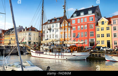 La vieille ville de Copenhague, Danemark - Les navires amarrés dans le canal de Nyhavn Banque D'Images