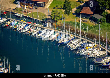 Vue aérienne, Hôtel Neustädter Segler Verein eV, Neustadt in Holstein, bateaux à voile en ligne, voile dock, mâts, club de voile, Banque D'Images