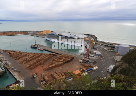 Océanie bateau de croisière amarré au port de plaisance de Napier, Hawke's Bay, Napier, Nouvelle-Zélande, vu du domaine de Bluff Hill. Banque D'Images