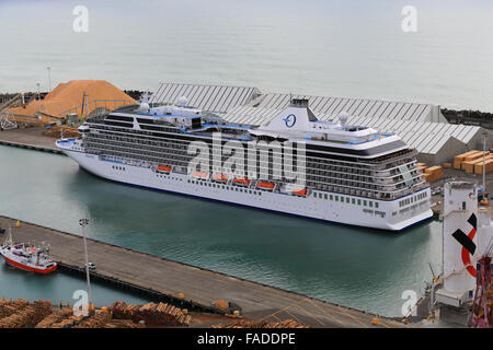 Océanie bateau de croisière amarré au port de plaisance de Napier, Hawke's Bay, Napier, Nouvelle-Zélande, vu du domaine de Bluff Hill. Banque D'Images