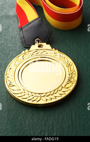 Médailles d'or tableau noir isolé Banque D'Images