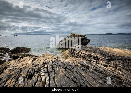 Les roches volcaniques altérées dans la baie d'Elgol, hautes terres de l'Ouest, île de Skye, Ecosse, Royaume-Uni Banque D'Images