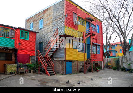 La rue "Caminito" vue latérale, "La Boca" Ville, Buenos Aires, Argentine. Banque D'Images