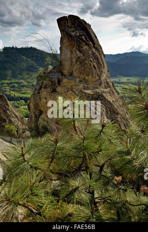 WASHINGTON - Vue sur la vallée de la rivière Wenatchee Pinnacles Peshastin State Park un rocher d'escalade à proximité de Cashmere Banque D'Images