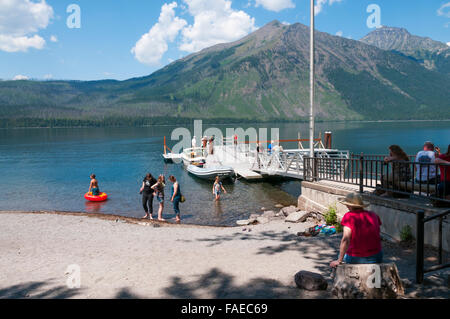 Jetée de Lake McDonald Lodge dans le Glacier National Park, Montana, USA. Banque D'Images