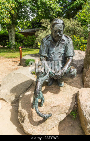 Îles Anglo-Normandes, Jersey - Gerald Durrell Wildlife Park statue de Durrell Banque D'Images