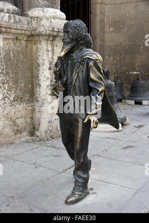 Statue en bronze de El Caballero de Paris (Député de Paris) en face de l'église de San Francisco de Asis, La Havane, Cuba Banque D'Images