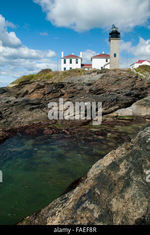 L'eau de mer vient le long des rochers dans le parc phare de castor. C'est un lieu de prédilection pour les visiteurs à explorer ou vous détendre le long de ses formations rocheuses uniques. Banque D'Images