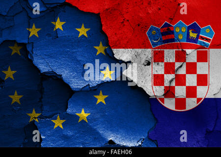 Drapeaux de l'UE et la Croatie peint sur mur fissuré Banque D'Images