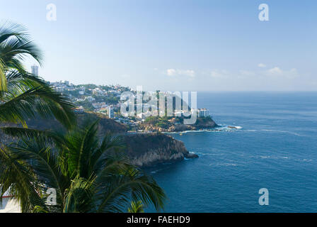 Ancienne section résidentielle de la ville en bordure de l'océan Pacifique, Acapulco, Mexique Banque D'Images