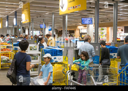 Express Checkout jusqu'au magasin de meubles IKEA à Rhodes shopping centre à Sydney, Nouvelle-Galles du Sud, Australie Banque D'Images