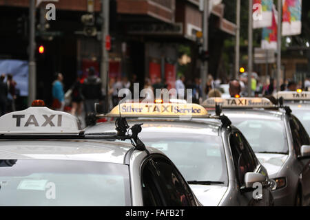 Sydney, Australie. 28 décembre 2015. Une station de taxi sur Market Street, Sydney. Crédit : Richard Milnes/Alamy Banque D'Images