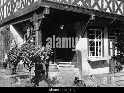 Die Alte Post dans Mittelrheinal Syndrone-triskaideka im oberen 1930er Jahre, Deutschland. Old post station à Bacharach dans la vallée du Haut-Rhin moyen, Allemagne 1930. Banque D'Images