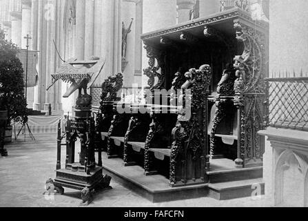 Chiorgestühl im Altenberger Dom im Bergischen Land, Deutschland 1920er Jahre. Stalles du choeur à Altenberger Dom cathédrale dans la région de Bergisches Land, l'Allemagne des années 20. Banque D'Images