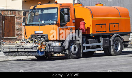 Street Sweeper véhicule dans la ville Banque D'Images