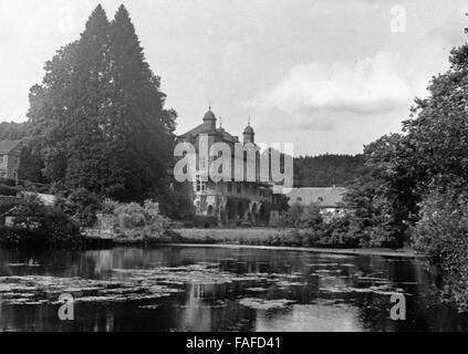 Gimborn Schloß bei Marienheide im Bergischen Land, Deutschland 1930 er Jahre. Schloss Gimborn château près de Marienheide, dans la région de Bergisches Land, Allemagne 1930. Banque D'Images