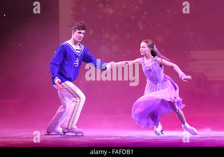 Londres, Royaume-Uni. 28 Dec, 2015. Répétition générale de la 'Imperial Ice Stars - Casse-noisette on Ice" au Royal Albert Hall, Londres le 28 décembre 2015. Casse-noisette sur glace est ouvert au Royal Albert Hall, le lundi 28 décembre 2015 au 2 janvier 2016 Crédit : KEITH MAYHEW/Alamy Live News Banque D'Images