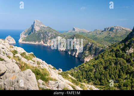 Vue panoramique sur le cap Formentor. mallorca. vue panoramique sur le cap Formentor et la mer Méditerranée sur une journée ensoleillée. Banque D'Images