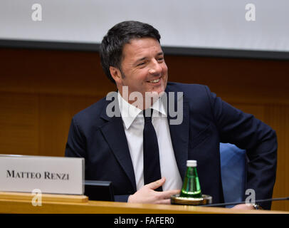 Rome, Italie. Le 29 décembre 2015. Nouvelle salle du Palais des groupes parlementaires de la Chambre des Députés , la conférence de la fin de l'année 2015 du premier ministre Matteo Renzi, dans la photo : Matteo Renzi. Credit : Silvia Lore/Alamy Live News Banque D'Images