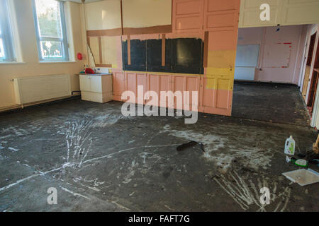 Hebden Bridge, UK. Dec 29, 2015. Une salle de classe de l'École Junior Riverside deux jours après le Boxing Day Hebden Bridge Crédit : inondations, Graham Hardy/Alamy Live News Banque D'Images