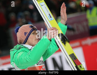 Oberstdorf, Allemagne. Dec 29, 2015. Severin Freund de l'Allemagne célèbre après avoir remporté la première étape des quatre Hills ski compétition de sauts à Oberstdorf, Allemagne, 29 décembre 2015. Photo : Daniel Karmann/dpa/Alamy Live News Banque D'Images