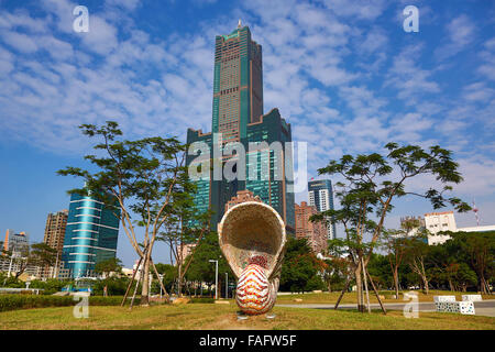 85 Sky Tower Hotel et Singuang Quai du Ferry, Kaohsiung, Taiwan Banque D'Images