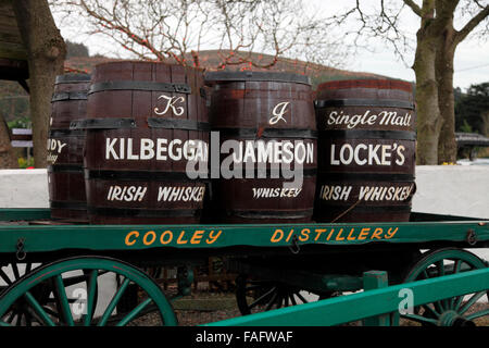 Le whiskey irlandais de barils au Restaurant et Bar Fitzpatricks, Péninsule de Cooley Banque D'Images