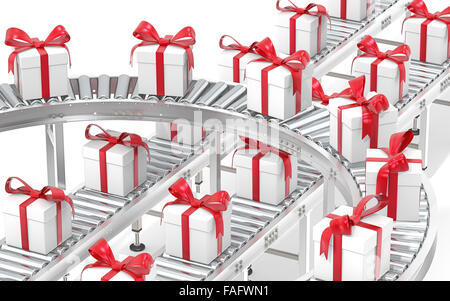Système de transport à rouleaux industriels. Les convoyeurs en acier dans des directions différentes, avec des coffrets cadeaux. Blanc avec des rubans rouges. Banque D'Images
